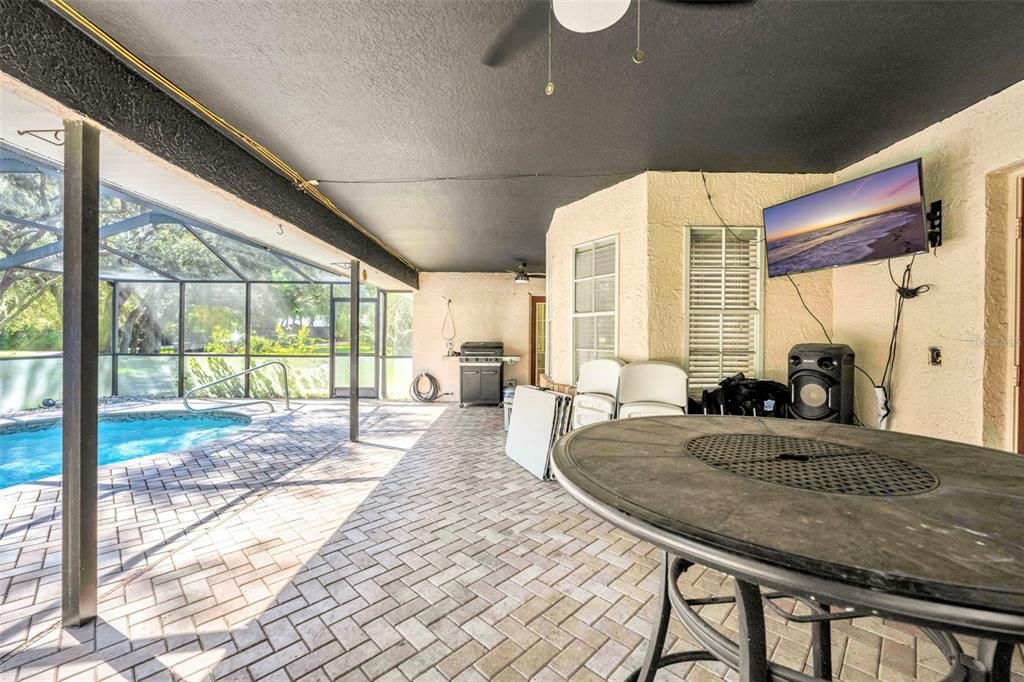 Activo con contrato: $575,000 (3 camas, 2 baños, 1839 Pies cuadrados)