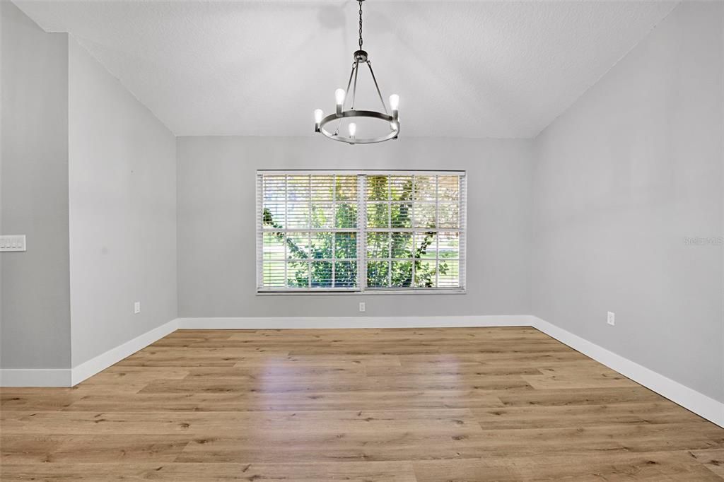 Activo con contrato: $575,000 (3 camas, 2 baños, 1839 Pies cuadrados)