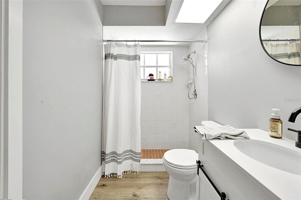 Activo con contrato: $575,000 (3 camas, 2 baños, 1839 Pies cuadrados)