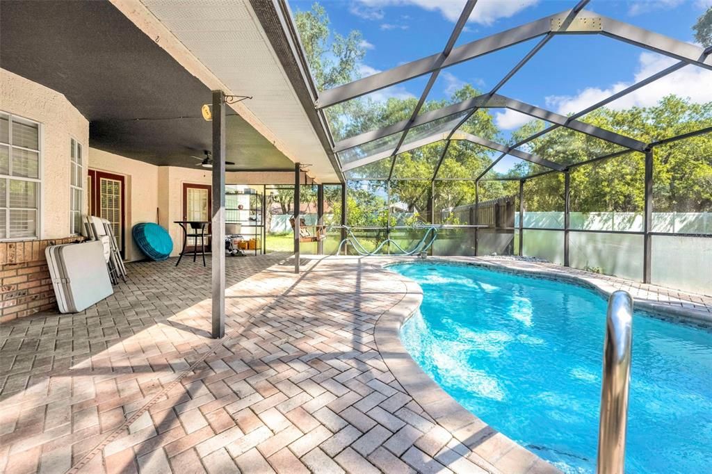 Activo con contrato: $575,000 (3 camas, 2 baños, 1839 Pies cuadrados)