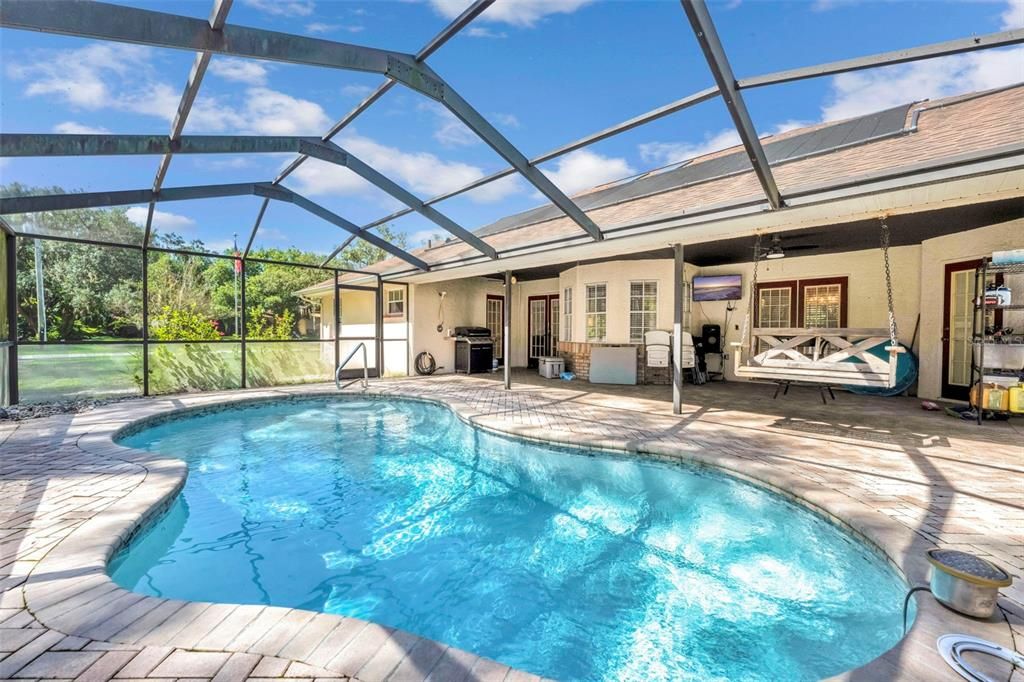 Activo con contrato: $575,000 (3 camas, 2 baños, 1839 Pies cuadrados)