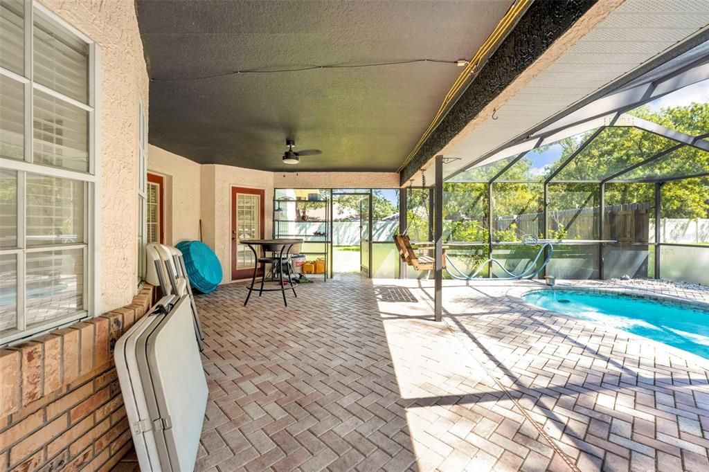 Activo con contrato: $575,000 (3 camas, 2 baños, 1839 Pies cuadrados)