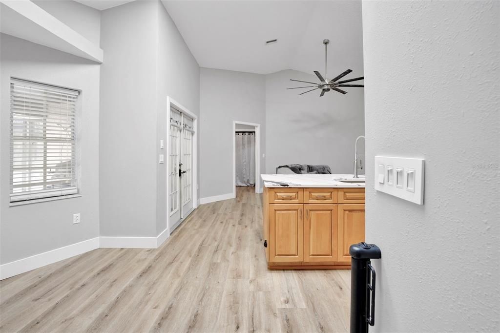 Activo con contrato: $575,000 (3 camas, 2 baños, 1839 Pies cuadrados)