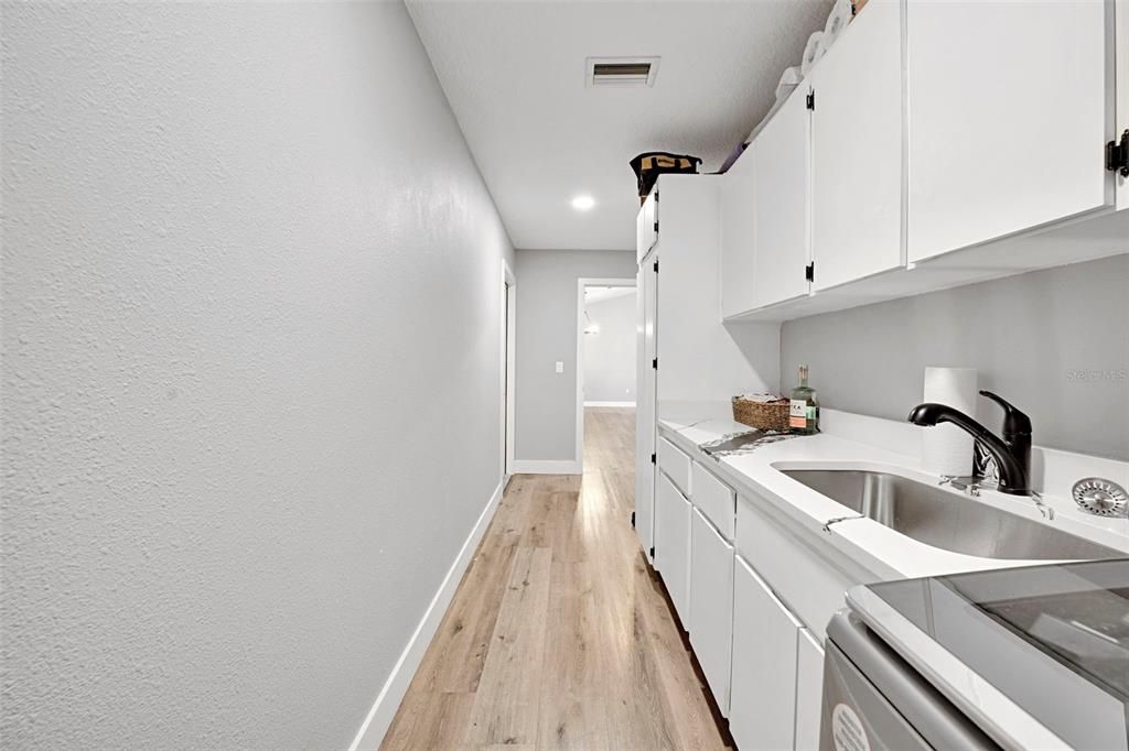 Activo con contrato: $575,000 (3 camas, 2 baños, 1839 Pies cuadrados)