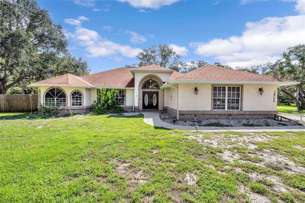 Activo con contrato: $575,000 (3 camas, 2 baños, 1839 Pies cuadrados)