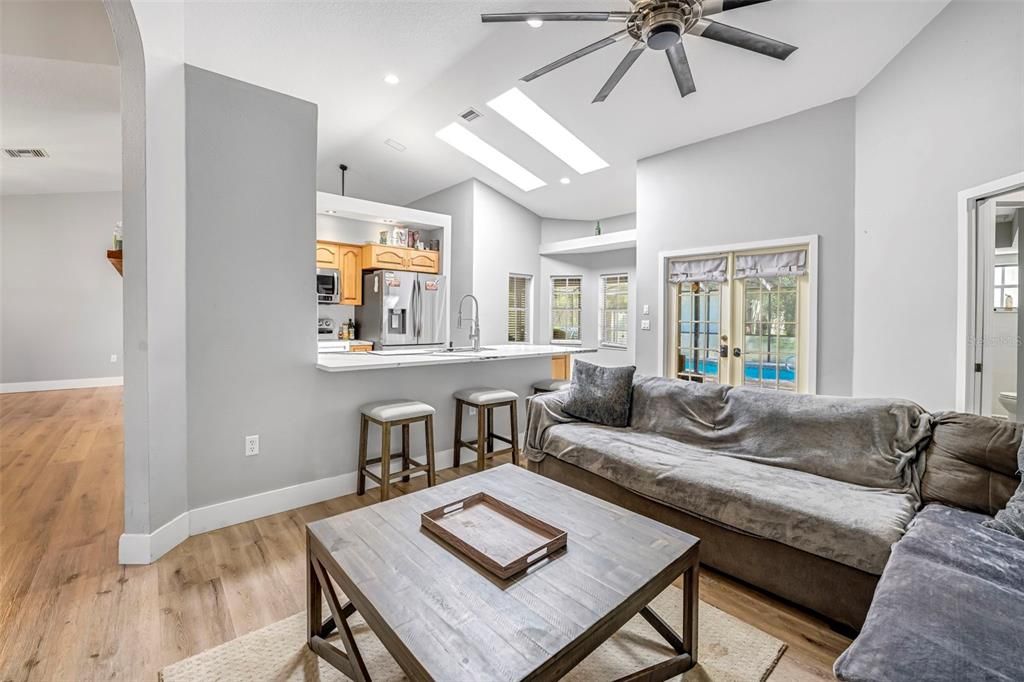 Activo con contrato: $575,000 (3 camas, 2 baños, 1839 Pies cuadrados)