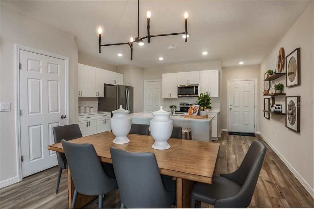 Active With Contract: $259,999 (3 beds, 2 baths, 1720 Square Feet)