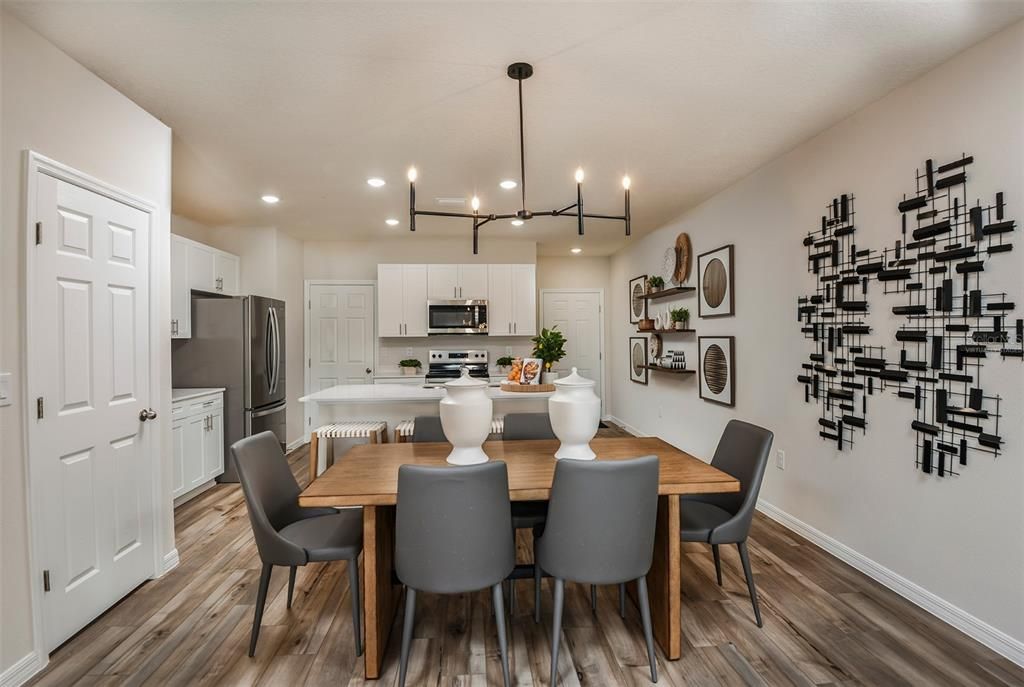 Active With Contract: $259,999 (3 beds, 2 baths, 1720 Square Feet)