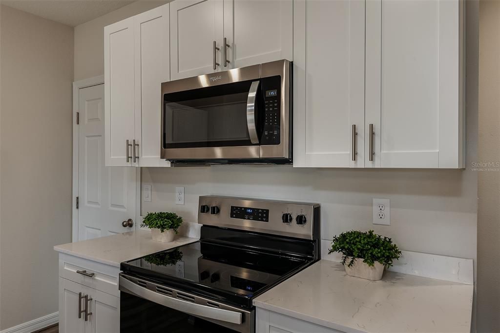 Active With Contract: $259,999 (3 beds, 2 baths, 1720 Square Feet)