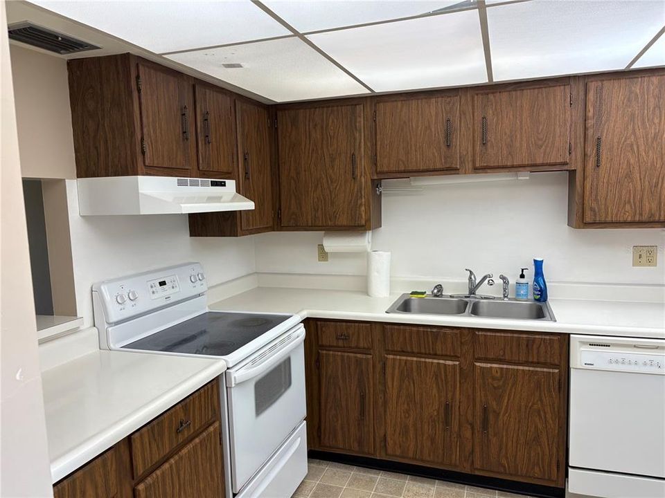 待售: $69,900 (2 贝兹, 2 浴室, 1085 平方英尺)