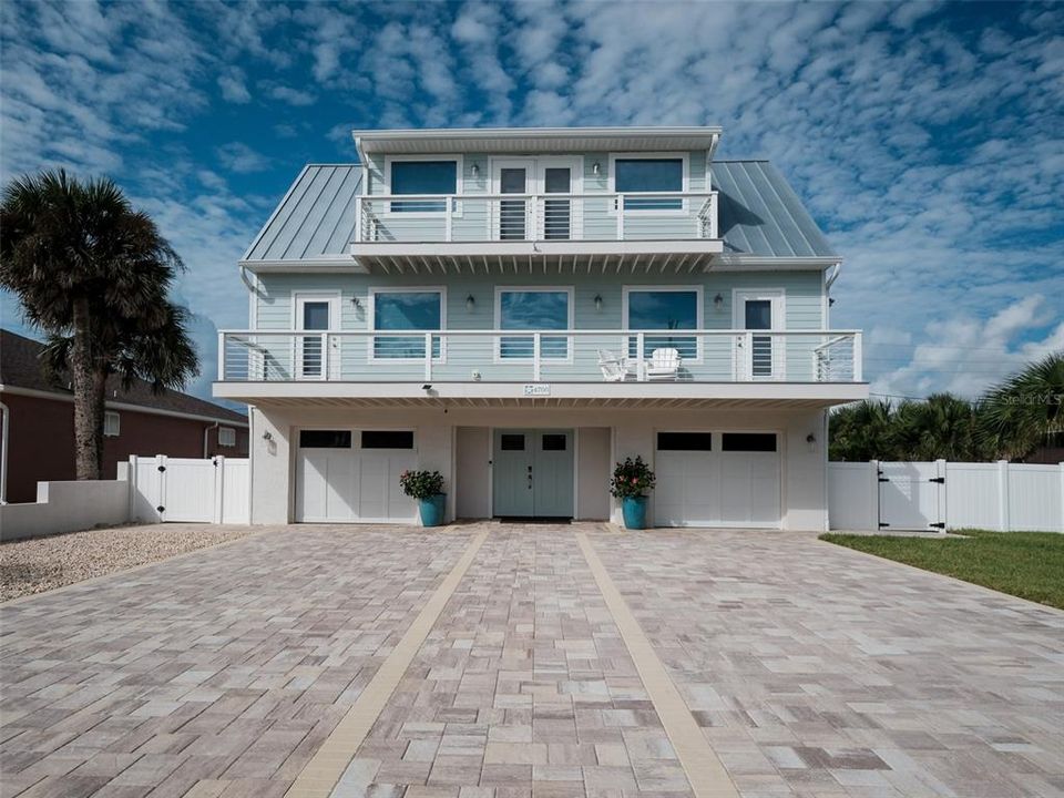 En Venta: $1,950,000 (3 camas, 3 baños, 2424 Pies cuadrados)