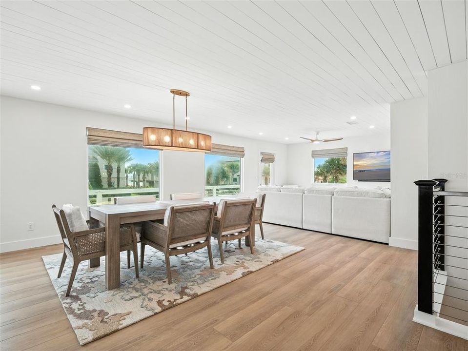 En Venta: $1,950,000 (3 camas, 3 baños, 2424 Pies cuadrados)