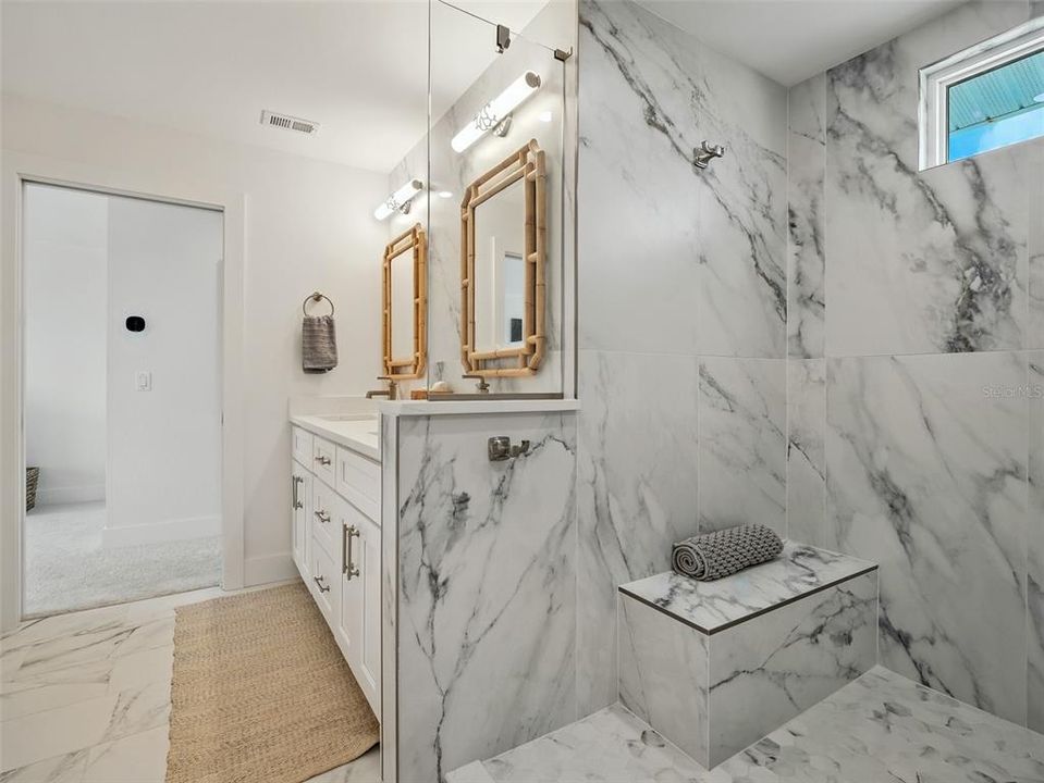 En Venta: $1,950,000 (3 camas, 3 baños, 2424 Pies cuadrados)