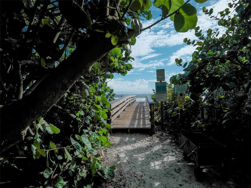 En Venta: $1,950,000 (3 camas, 3 baños, 2424 Pies cuadrados)