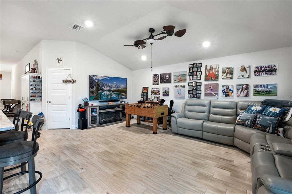 На продажу: $375,000 (4 спален, 2 ванн, 2017 Квадратных фут)