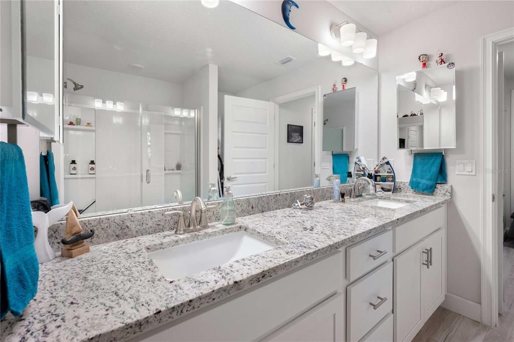 На продажу: $375,000 (4 спален, 2 ванн, 2017 Квадратных фут)