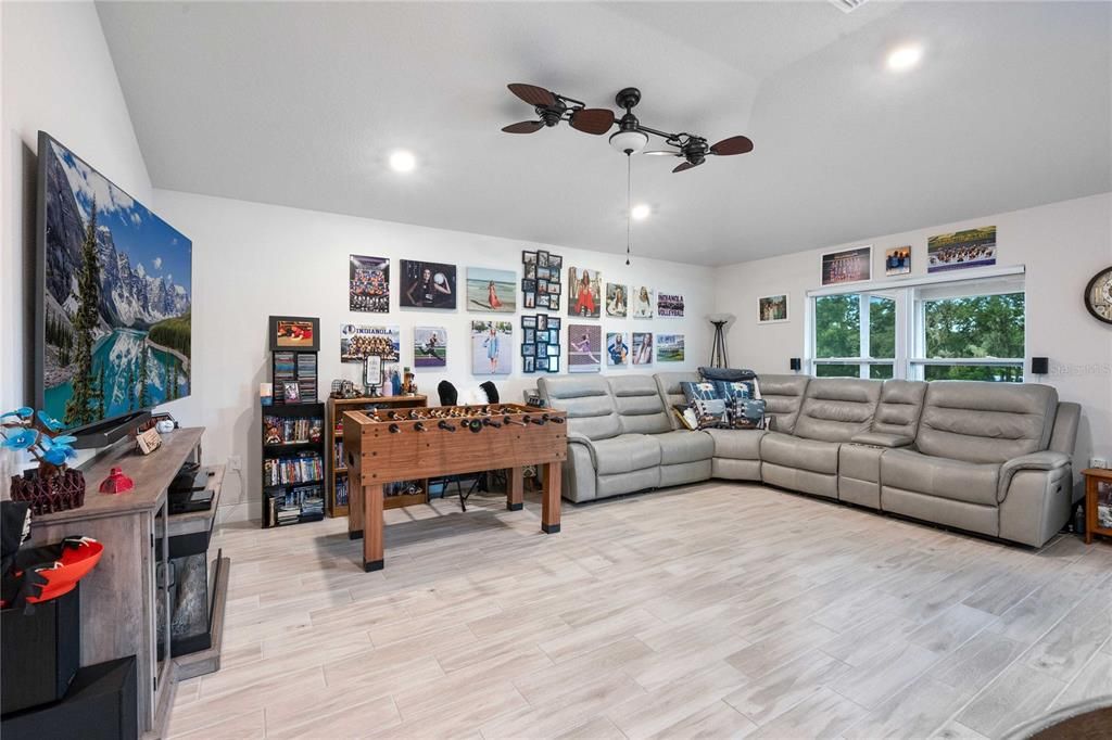 На продажу: $375,000 (4 спален, 2 ванн, 2017 Квадратных фут)