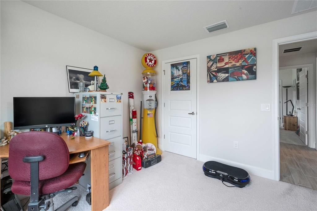 На продажу: $375,000 (4 спален, 2 ванн, 2017 Квадратных фут)