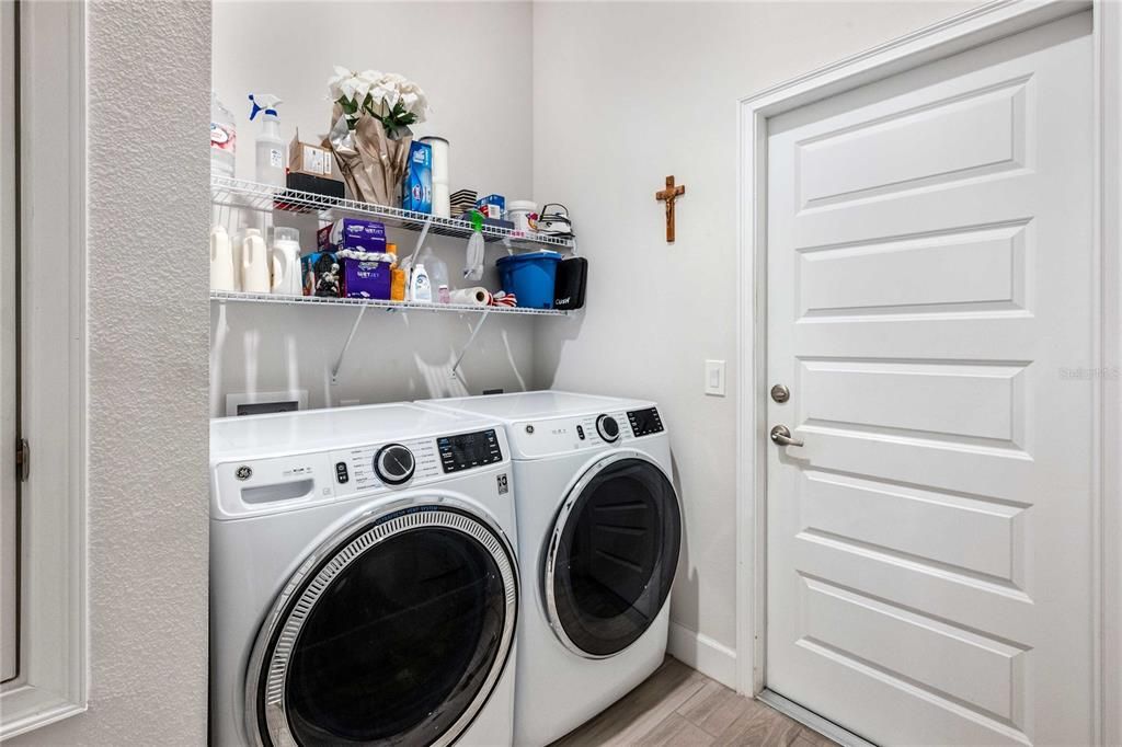 На продажу: $375,000 (4 спален, 2 ванн, 2017 Квадратных фут)