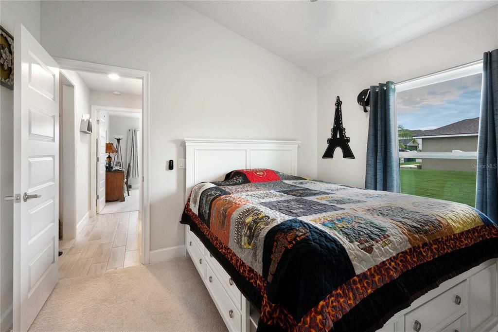 На продажу: $375,000 (4 спален, 2 ванн, 2017 Квадратных фут)