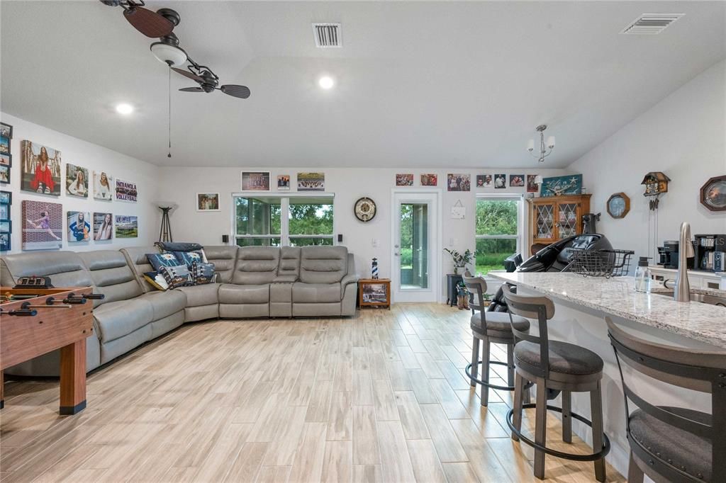 На продажу: $375,000 (4 спален, 2 ванн, 2017 Квадратных фут)