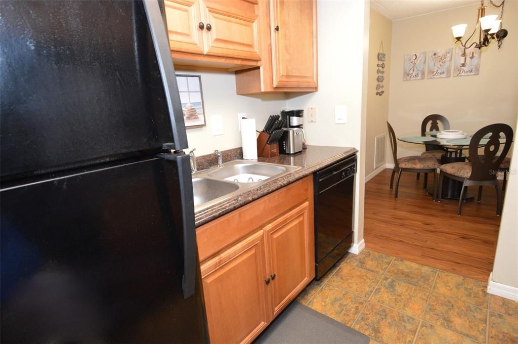 For Rent: $2,000 (1 beds, 1 baths, 747 Square Feet)