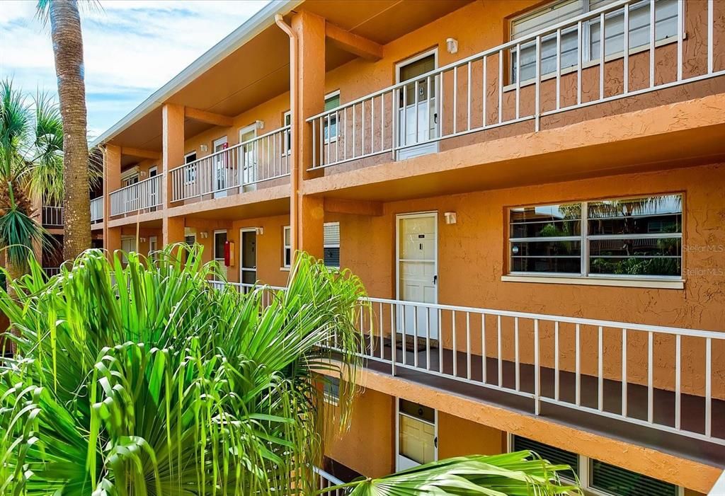 For Rent: $2,000 (1 beds, 1 baths, 747 Square Feet)