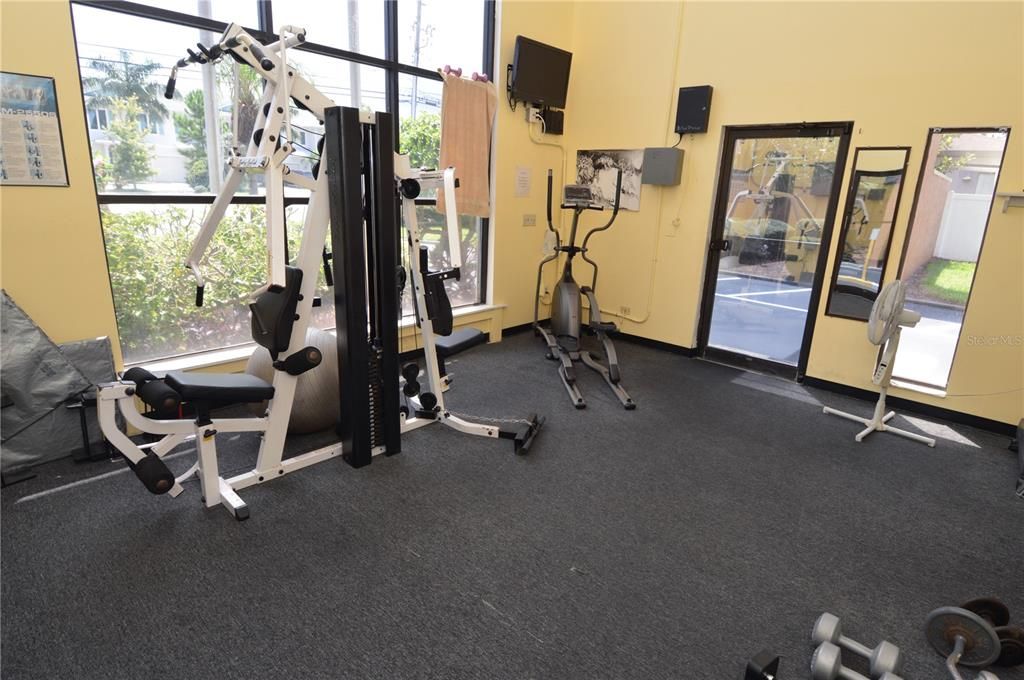 For Rent: $2,000 (1 beds, 1 baths, 747 Square Feet)