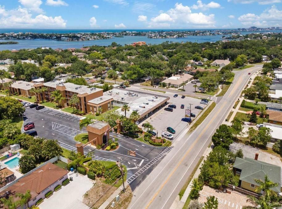 For Rent: $2,000 (1 beds, 1 baths, 747 Square Feet)