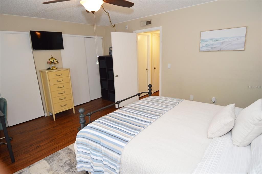 For Rent: $2,000 (1 beds, 1 baths, 747 Square Feet)