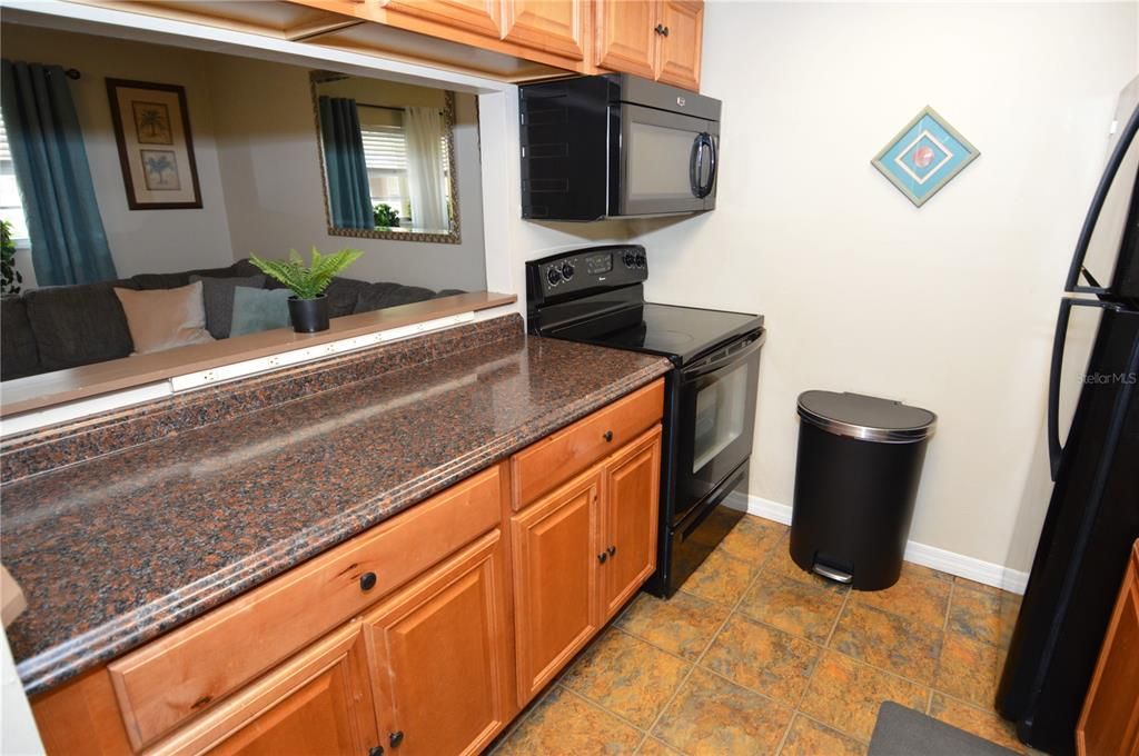 For Rent: $2,000 (1 beds, 1 baths, 747 Square Feet)