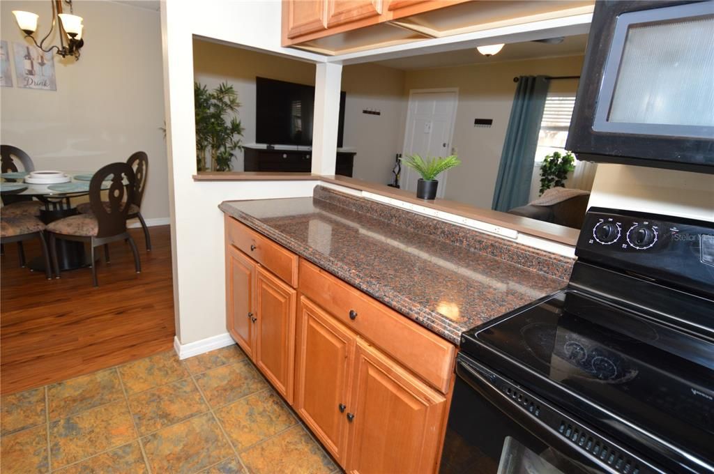 For Rent: $2,000 (1 beds, 1 baths, 747 Square Feet)