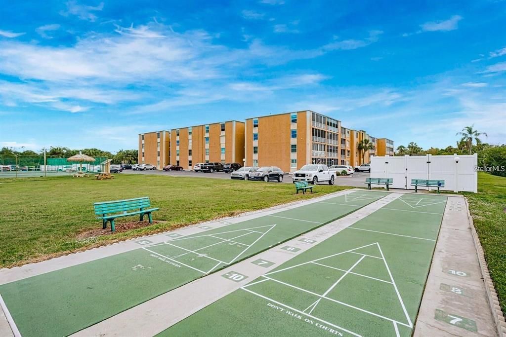 For Rent: $2,000 (1 beds, 1 baths, 747 Square Feet)