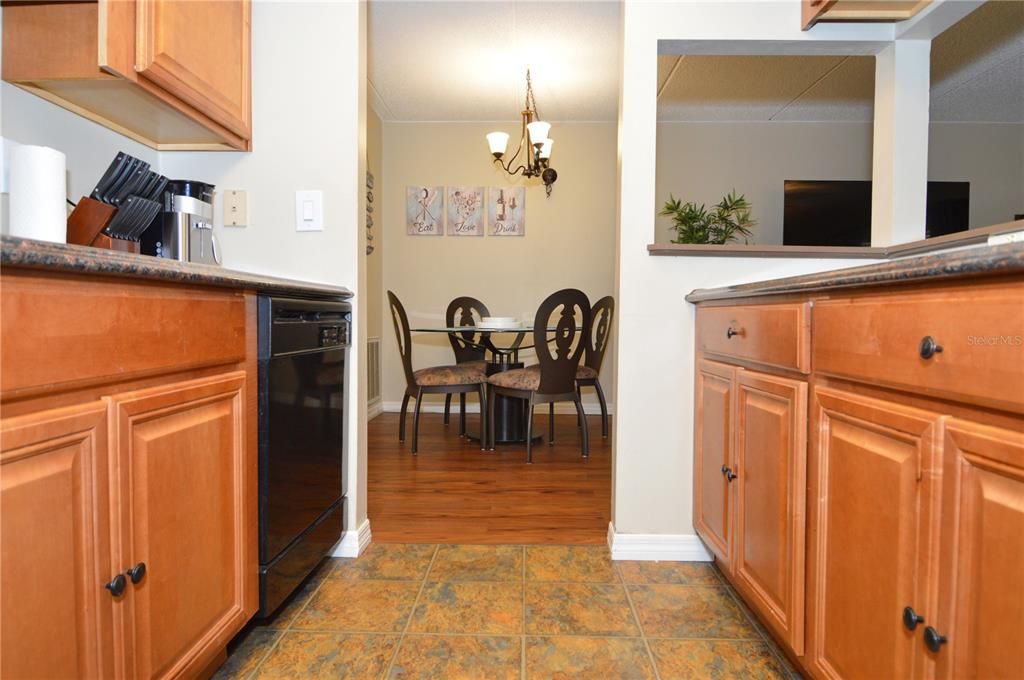 For Rent: $2,000 (1 beds, 1 baths, 747 Square Feet)