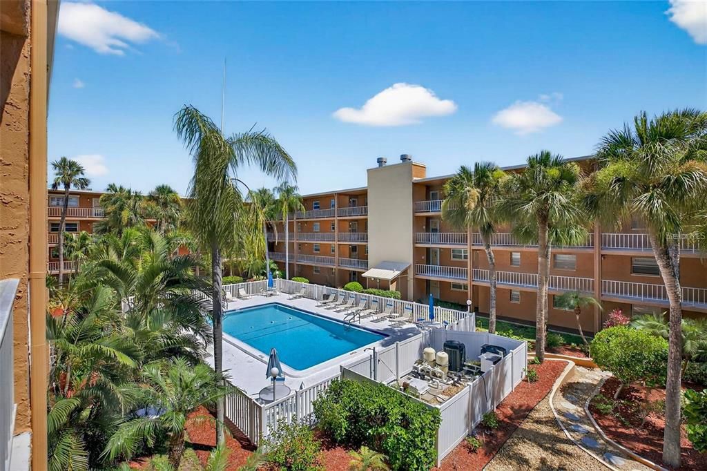 For Rent: $2,000 (1 beds, 1 baths, 747 Square Feet)