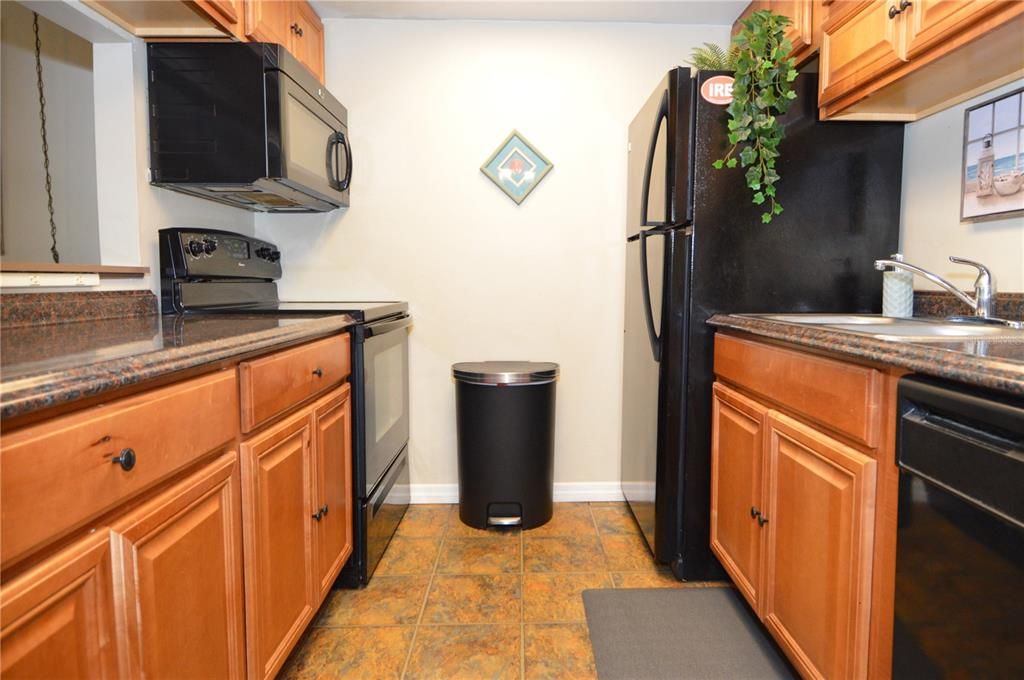 For Rent: $2,000 (1 beds, 1 baths, 747 Square Feet)