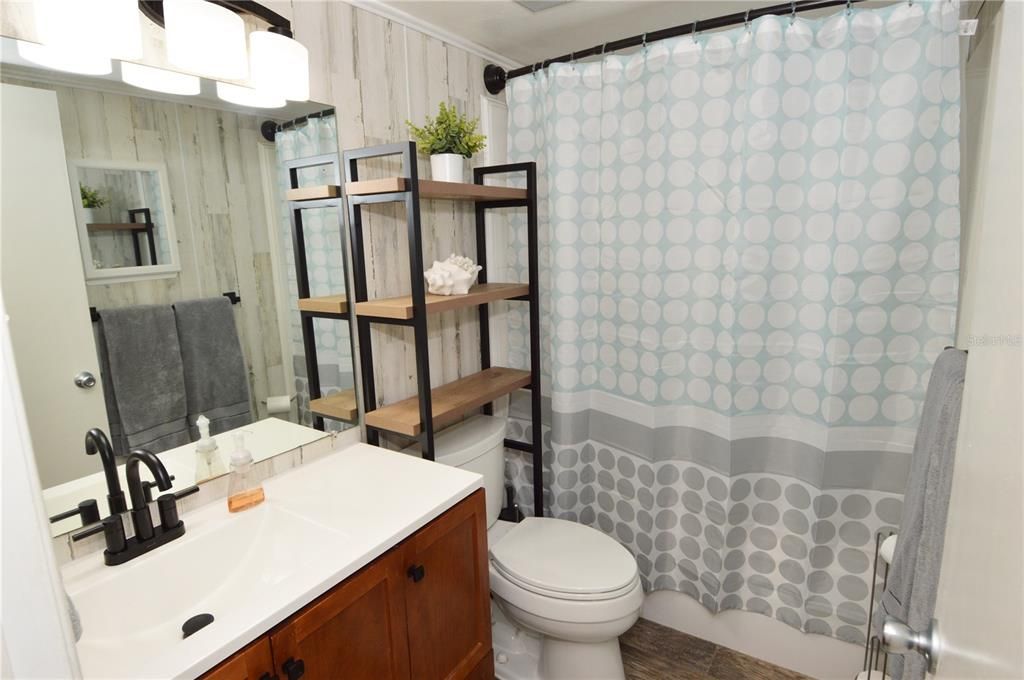 For Rent: $2,000 (1 beds, 1 baths, 747 Square Feet)