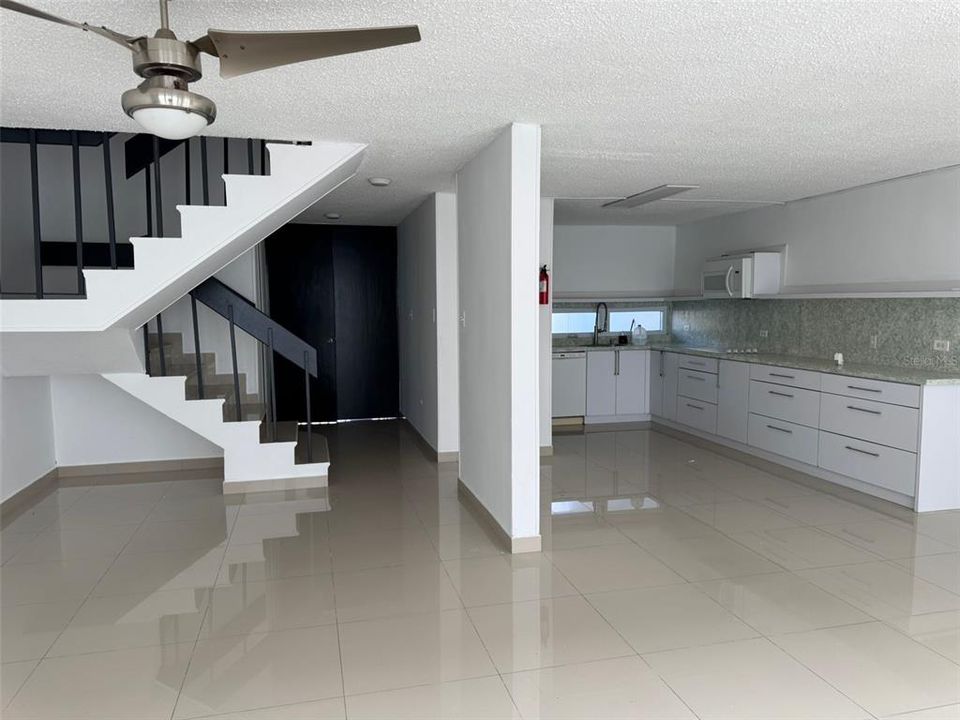 For Sale: $550,000 (3 beds, 2 baths, 1700 Square Feet)