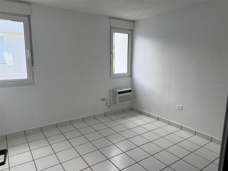 For Sale: $550,000 (3 beds, 2 baths, 1700 Square Feet)