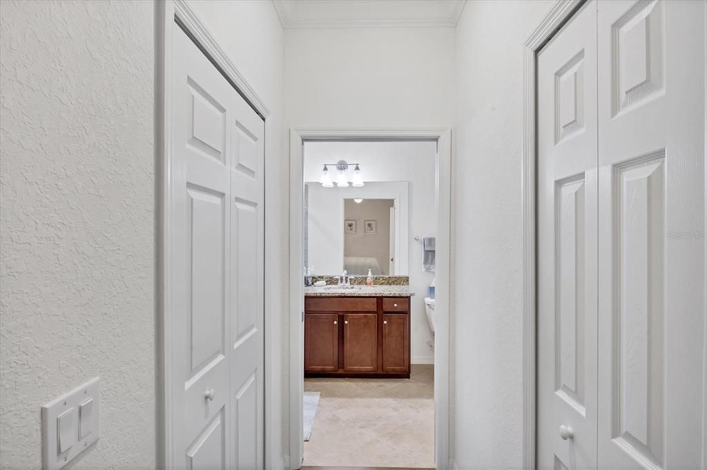 合同活跃: $289,900 (2 贝兹, 2 浴室, 1142 平方英尺)