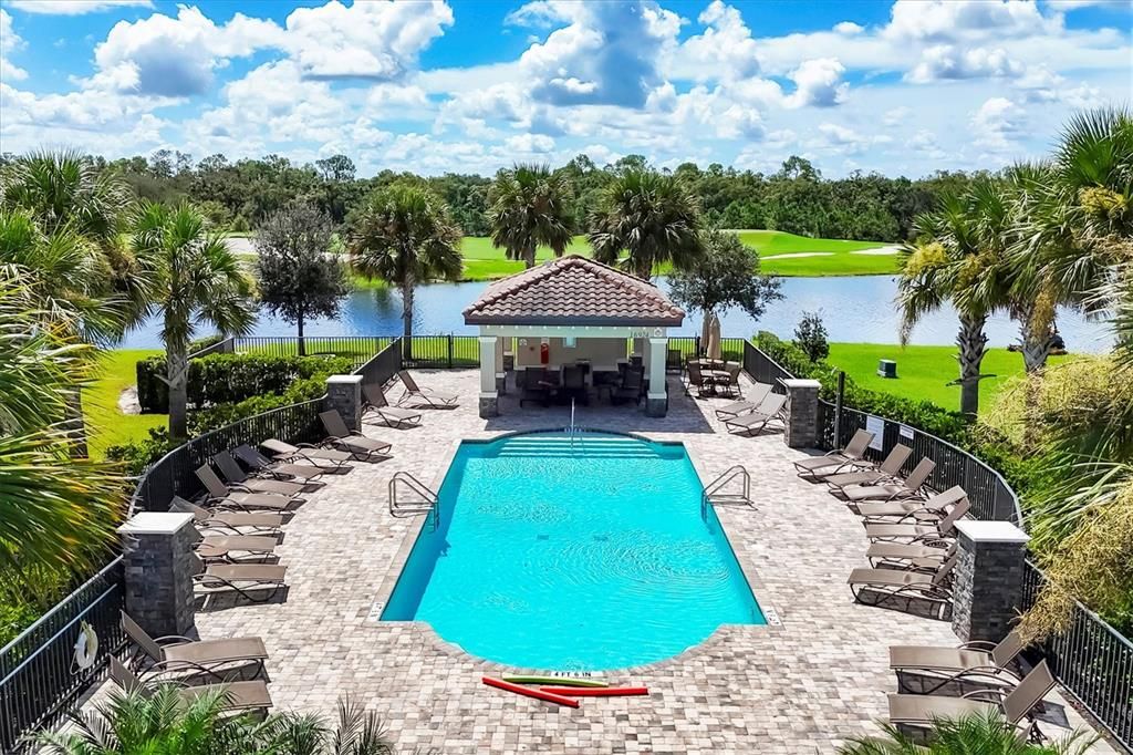 合同活跃: $289,900 (2 贝兹, 2 浴室, 1142 平方英尺)