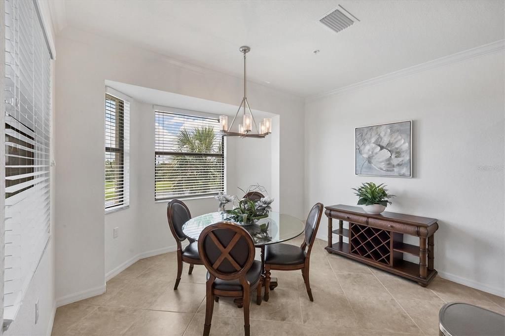 合同活跃: $289,900 (2 贝兹, 2 浴室, 1142 平方英尺)