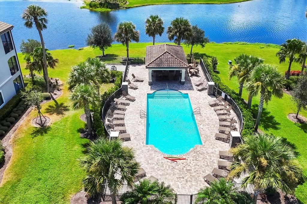 合同活跃: $289,900 (2 贝兹, 2 浴室, 1142 平方英尺)