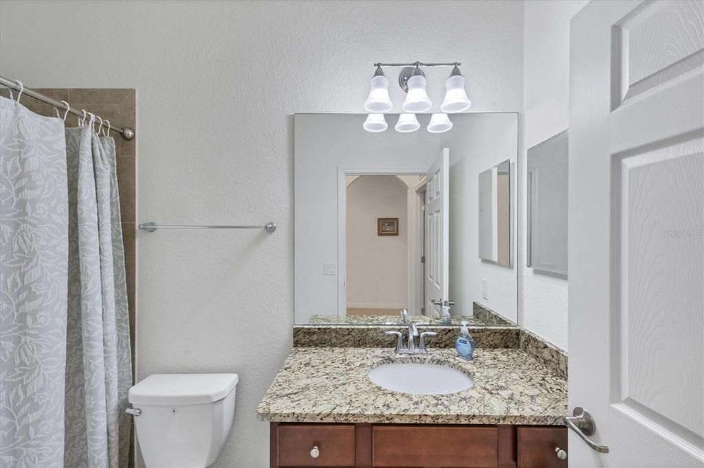 合同活跃: $289,900 (2 贝兹, 2 浴室, 1142 平方英尺)