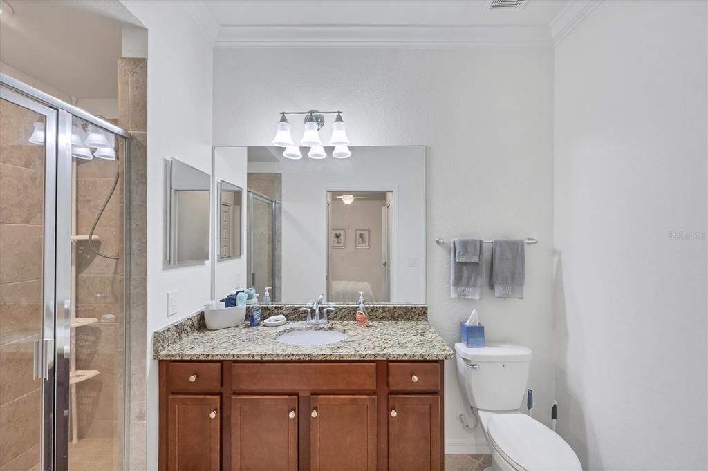 合同活跃: $289,900 (2 贝兹, 2 浴室, 1142 平方英尺)