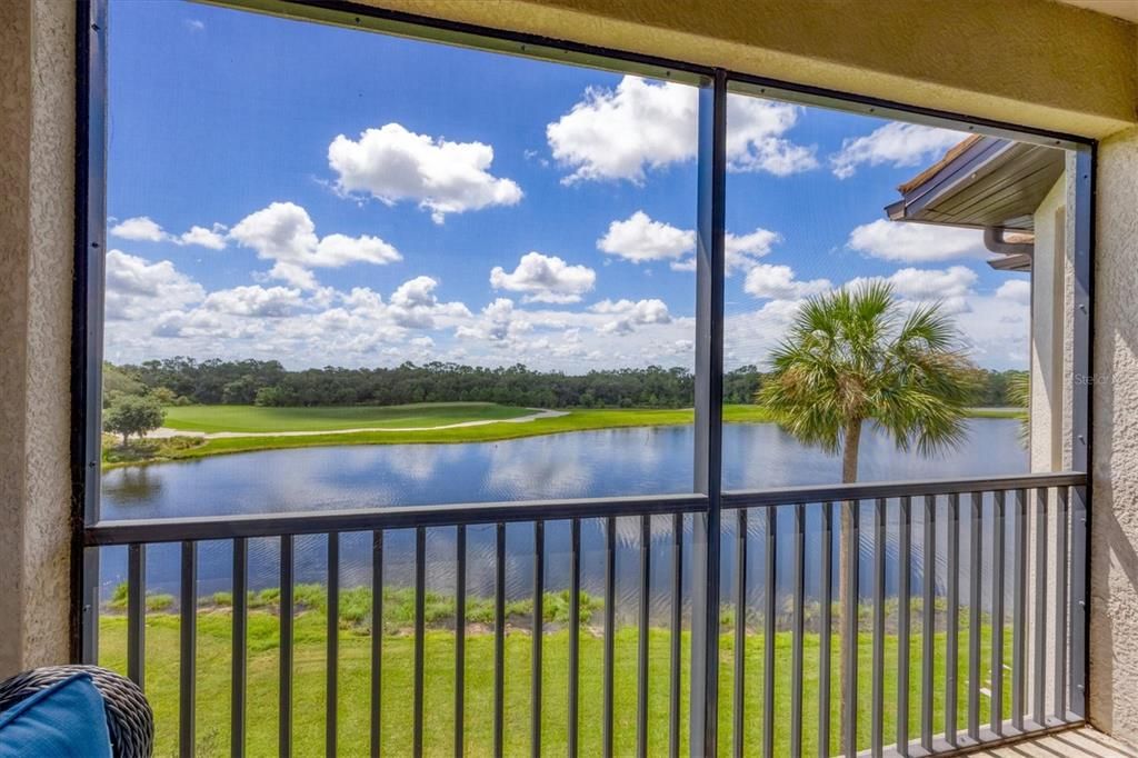 合同活跃: $289,900 (2 贝兹, 2 浴室, 1142 平方英尺)