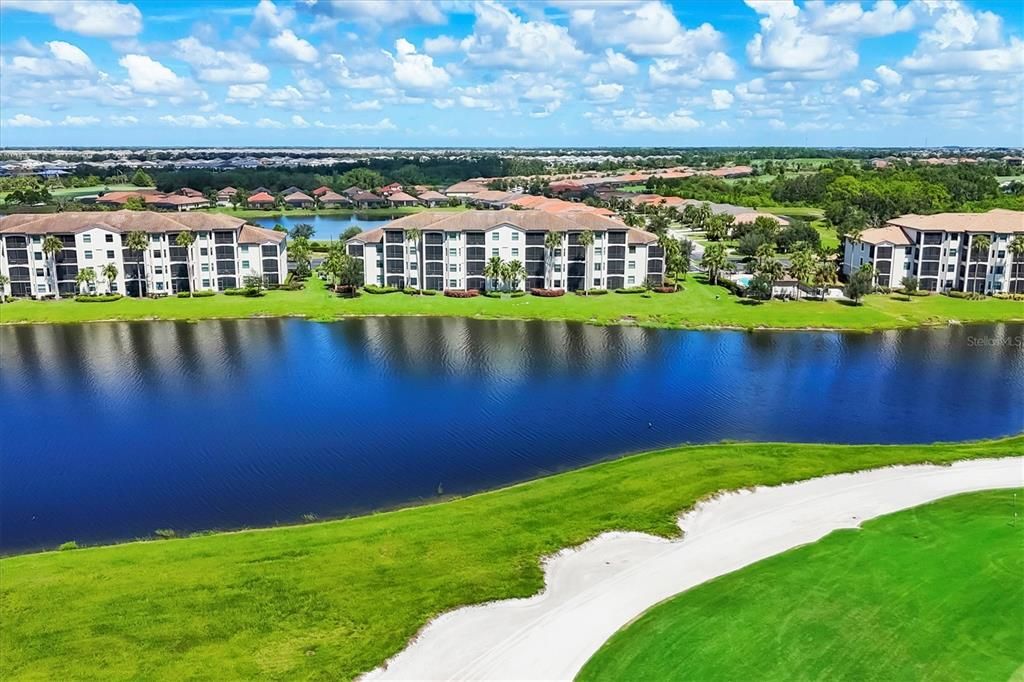 合同活跃: $289,900 (2 贝兹, 2 浴室, 1142 平方英尺)