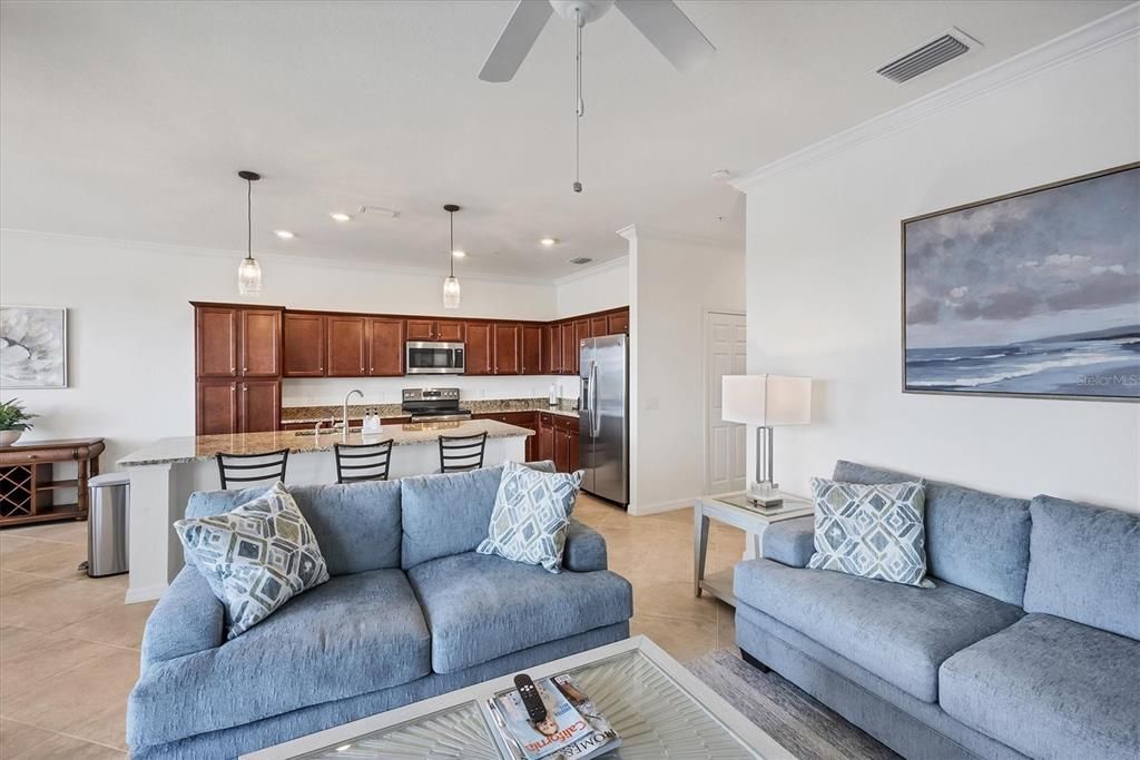 合同活跃: $289,900 (2 贝兹, 2 浴室, 1142 平方英尺)