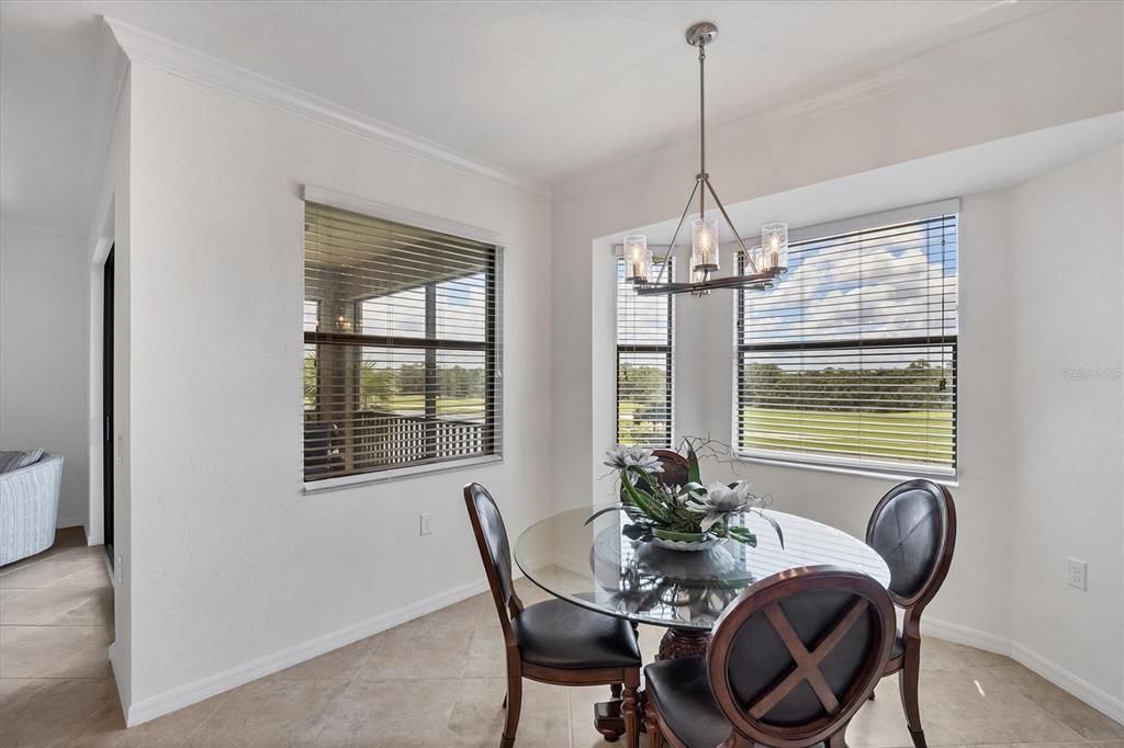 合同活跃: $289,900 (2 贝兹, 2 浴室, 1142 平方英尺)