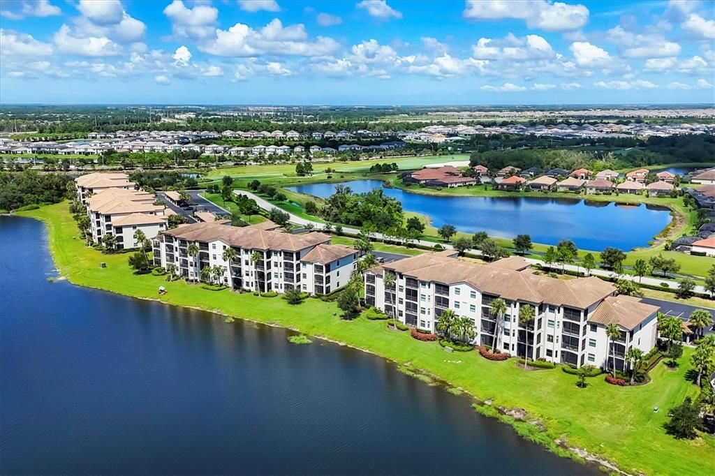 合同活跃: $289,900 (2 贝兹, 2 浴室, 1142 平方英尺)